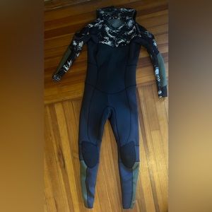 Billabong Women’s Wetsuit sz 6